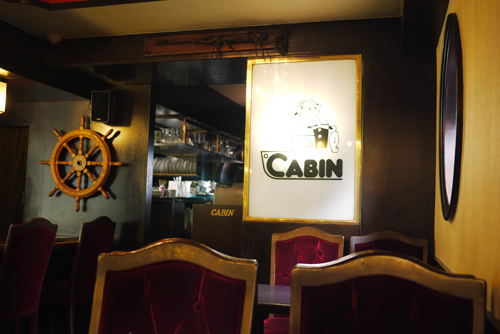 cabin02.jpg